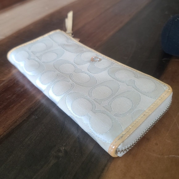 Coach Poppy Wallet - Picture 15 of 15